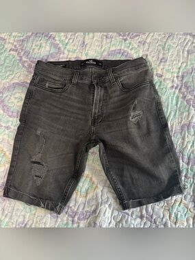 Hollister skinny denim black shorts 9” distressed details size 29